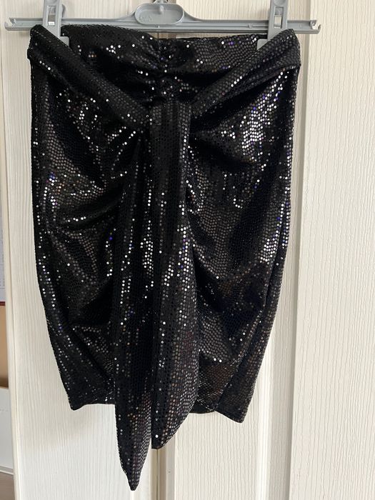 Дамски комплект пола и блуза.