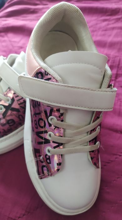 Детски изключително запазени кецове