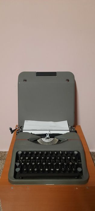 Mașină de scris Hermes Baby impecabilă