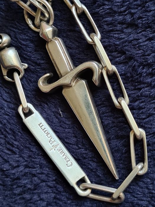 Cesare Paciotti  chain