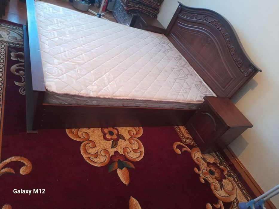 Mebel garnitur sotiladi.