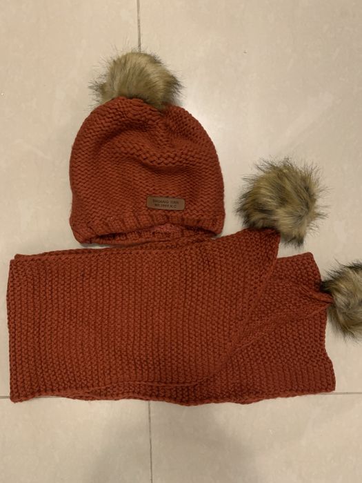 Vand set caciula si fular