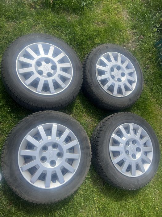 Джанти с гуми и оригинални тазове 15-ки за КИА