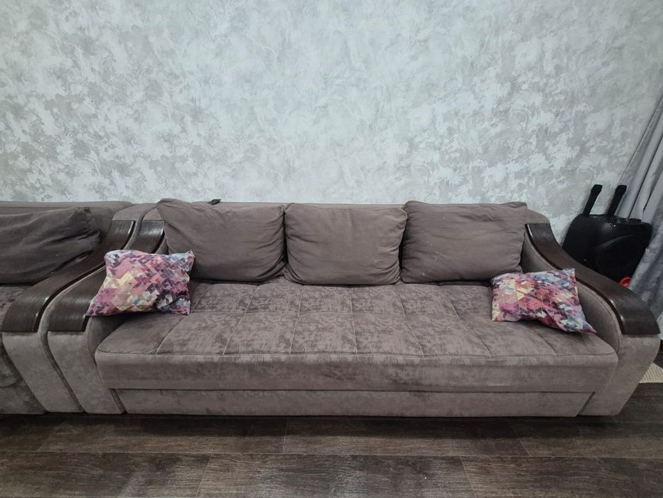 Продам мягкий уголок 3+2