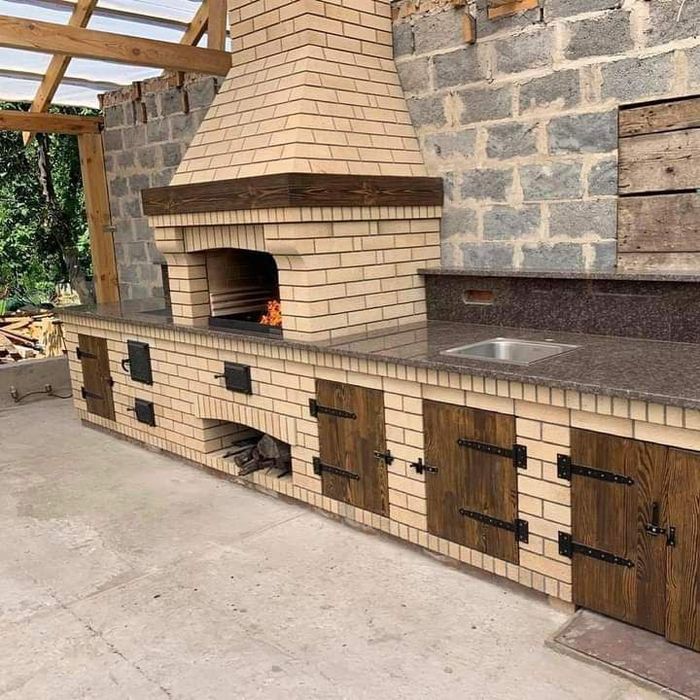 СТРОЕМ ЛЕТНИЕ кухни.Очаги. Барбекю. Камин