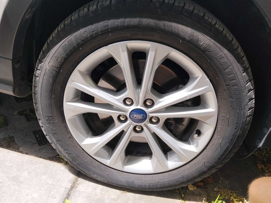 Продавам 4 гуми MICHELIN LATITUDE Tour hp 235/55/17.