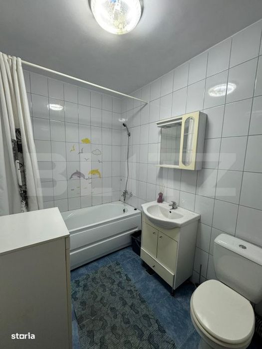 Apartament o camera,  40 mp, decomandat, zona Porii
