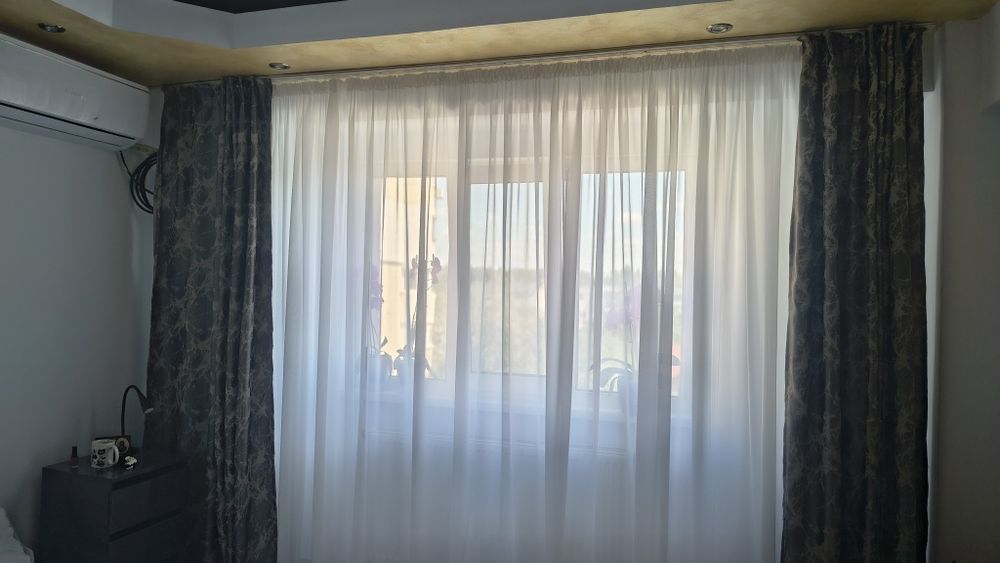 Draperie 4 m lungime cu 2.30 inaltime din 2 bucati