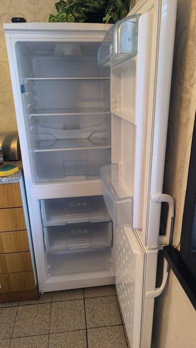 Хладилник с две камери Beko