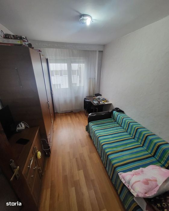 Apartament 3 camere decomandat, strada Mioriței