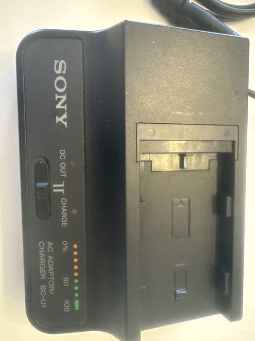 Incarcator + baterie sony seria bp u 30 set