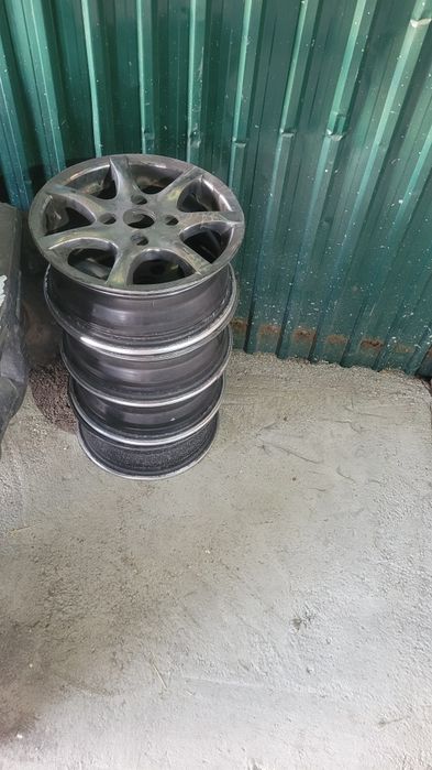 Продам диски и резину.