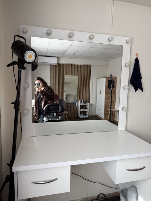 Продаю визажный стол