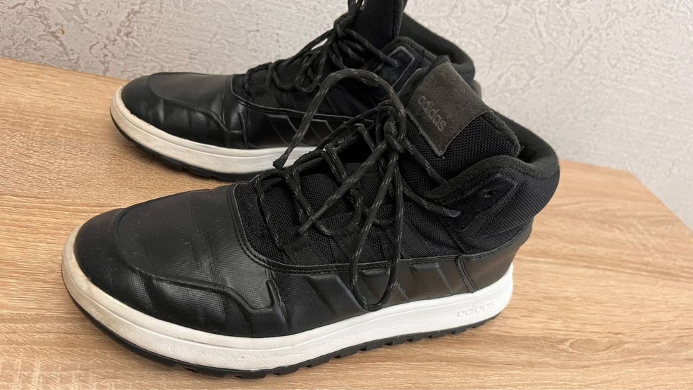 Кроссовки адидас