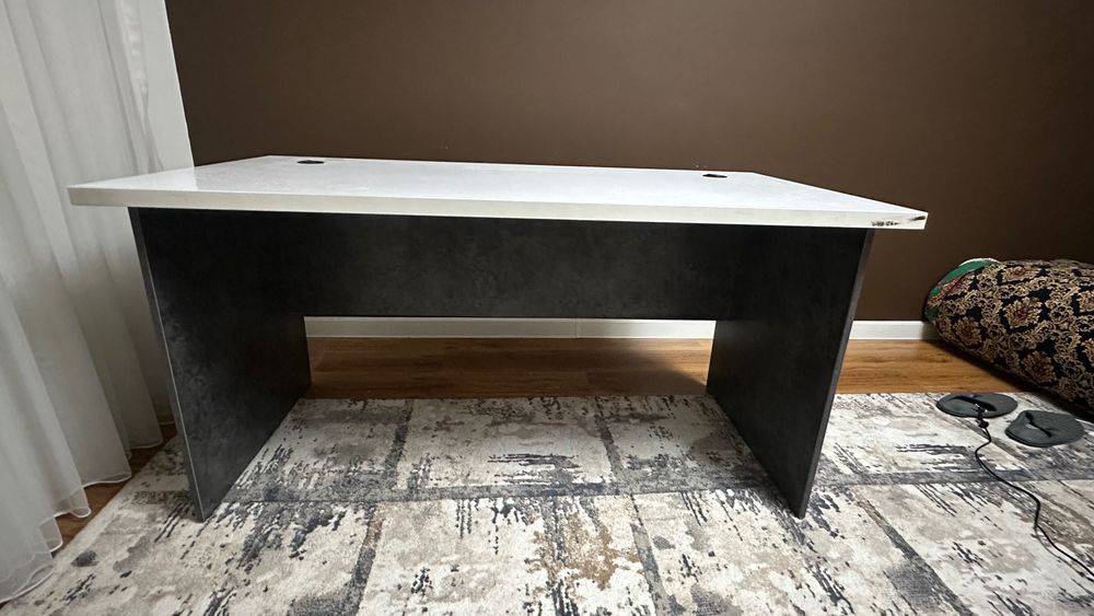 Срочно стол офисный