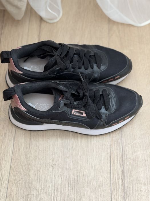 Сникърси Puma.