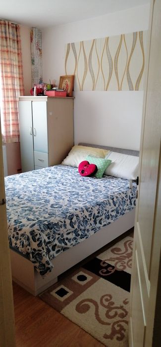 Vand apartament 3 camere semidecomandat