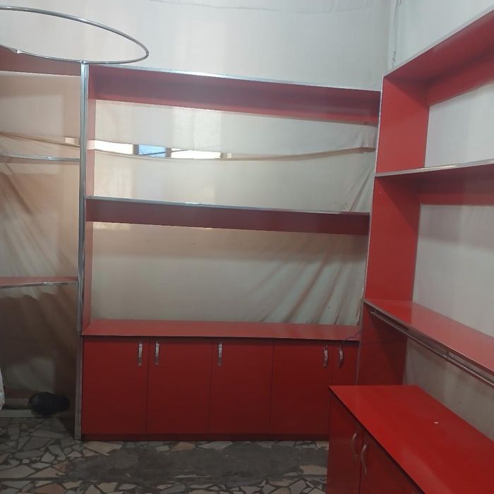 Dukon uchun moljallangan mebel sotiladi xolati yangi