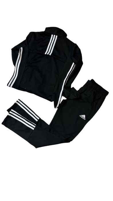 Дамски спортен екип