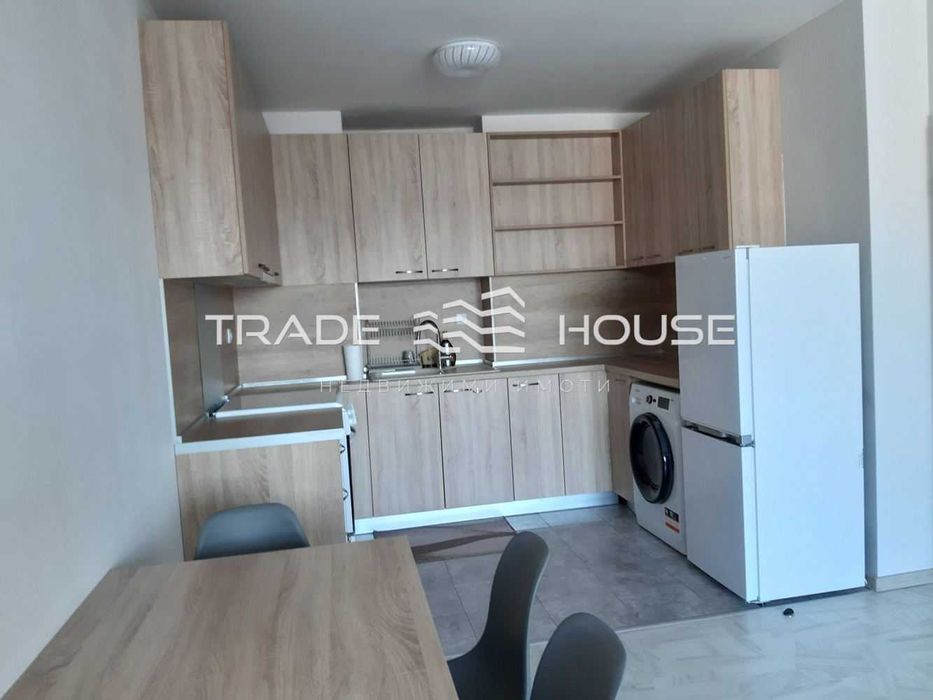 Дава се под наем Тристаен апартамент в Пловдив, Младежки Хълм - 75 кв.м за 459 € - Снимка #2