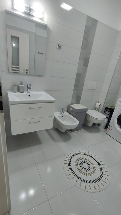Închiriez apartament