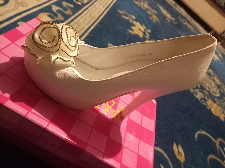 Продам свадебные туфли