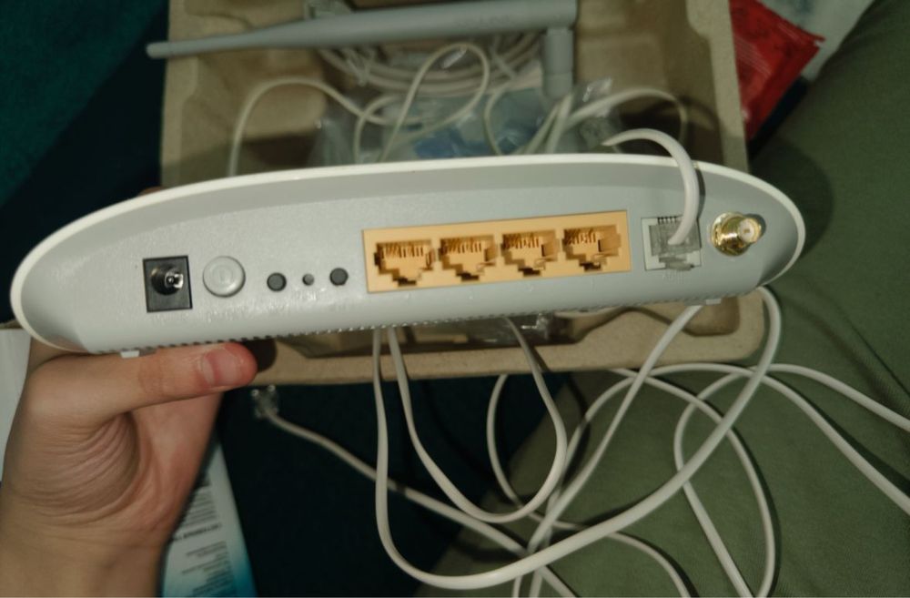 Поодам модем в коробке