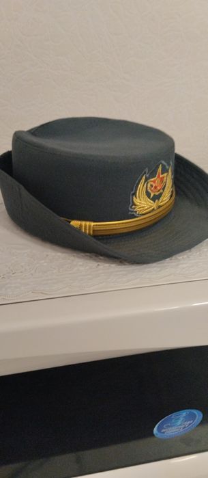 Продам кашне, рубашку, брюки, аксельбант, планшет, шляпу.