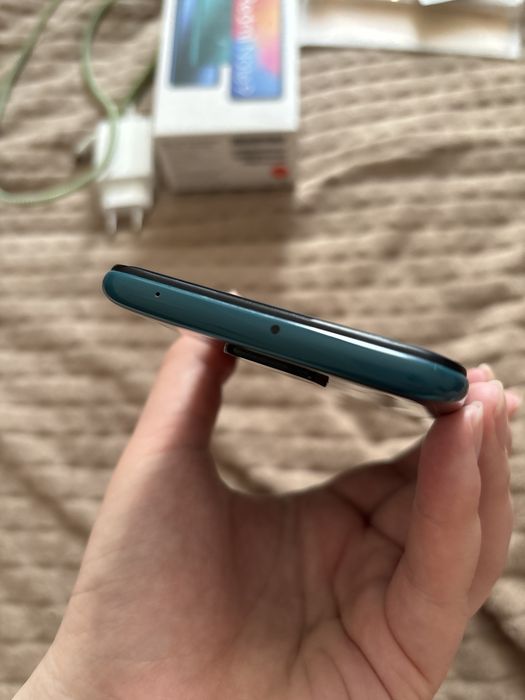 Продам смартфон xiaomi redmi note 9 4/128