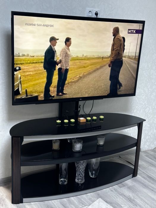 Продам тумбу под телевизор