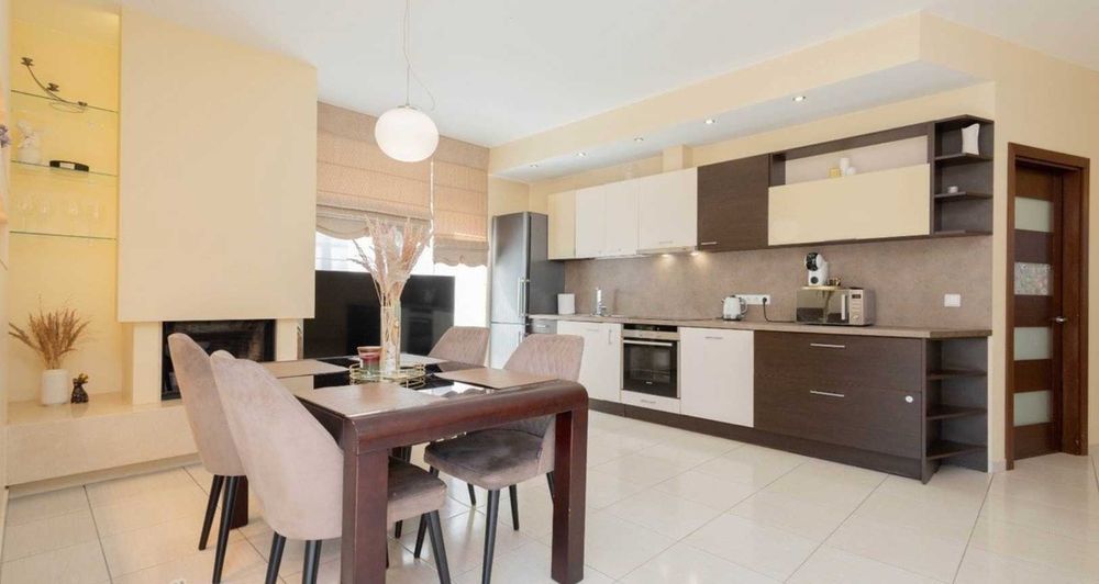 Дава се под наем Тристаен апартамент в Бургас, Братя Миладинови - 90 кв.м за 433.5 € - Снимка #1