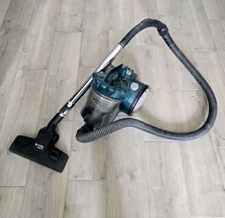 Aspirator fără sac Vitek 2200w