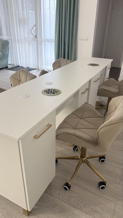 Inchiriez masa manichiura