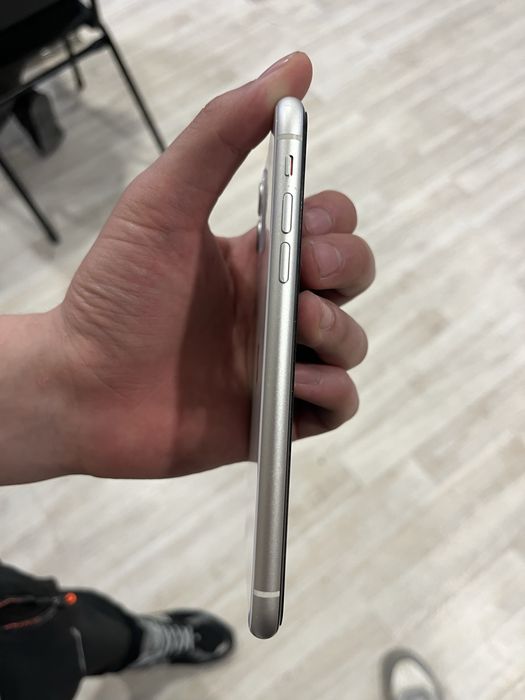 Айфон 11 белого цвета