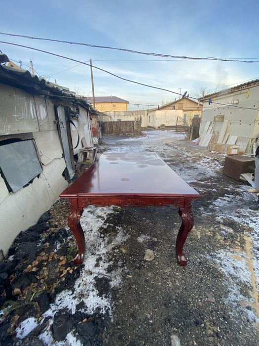 Стол вместительный