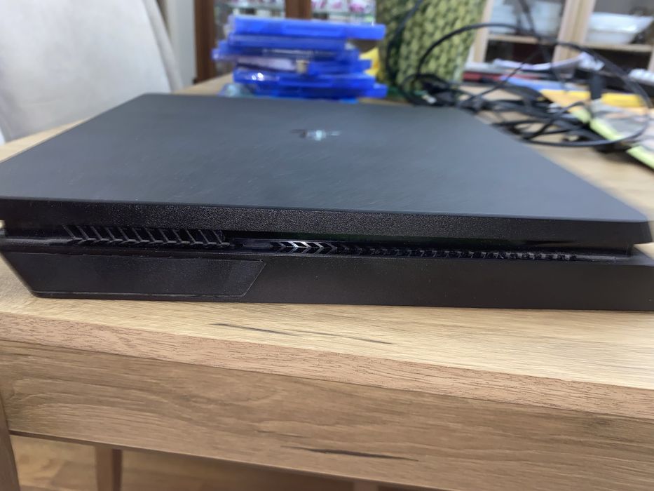 Playstation 4 slim