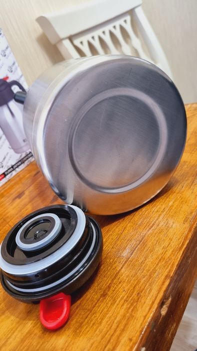 Продам термос Оригинал 2л