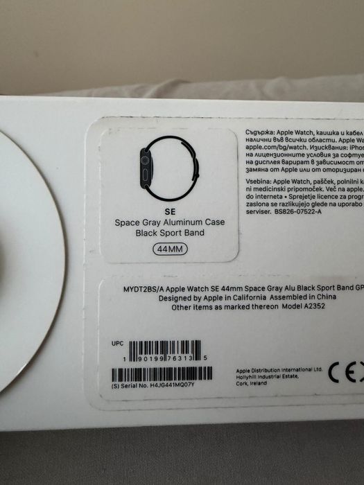 Продавам часовник - Apple Watch  серия SE