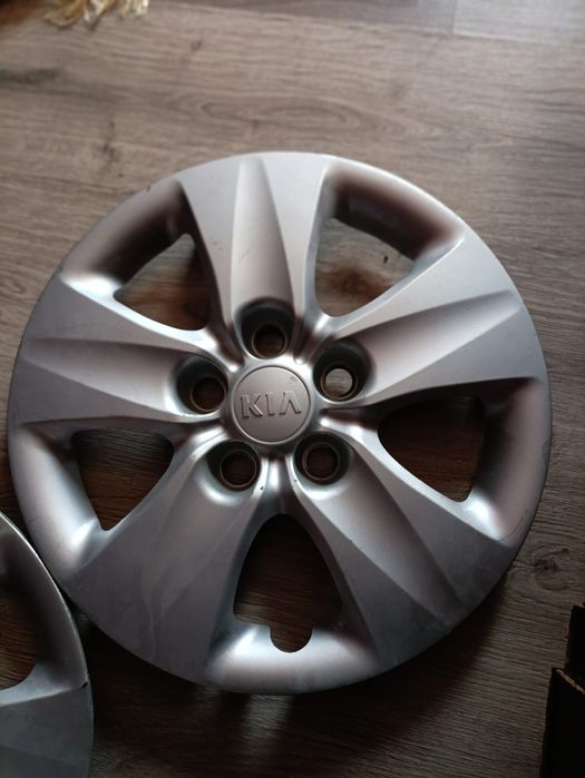 Продаю оригинал колпак от Киа Р15 2шт пишитье на ватсап