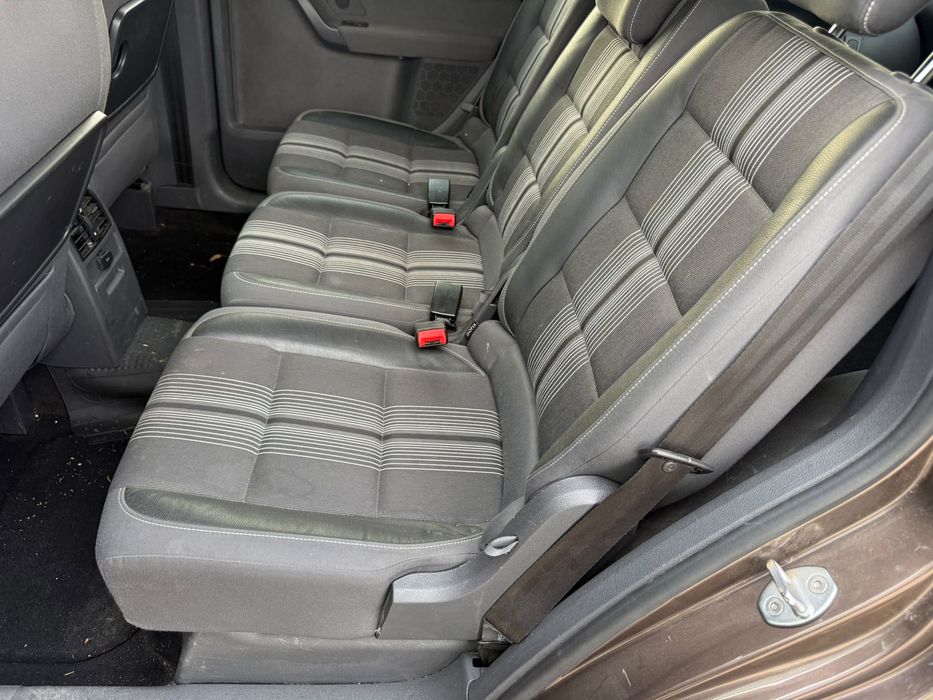 Dezmembrez Vw touran facelift 2012 Maro - LH8Z 2.0 tdi CFHC volan stanga