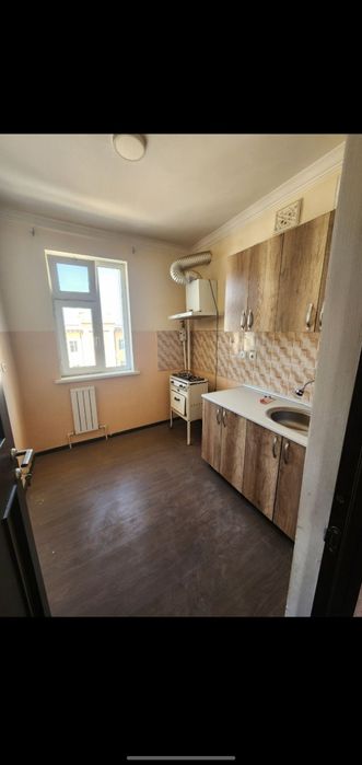 Продаю трехкомнатную квартиру. Уч хонали квартира сотилади