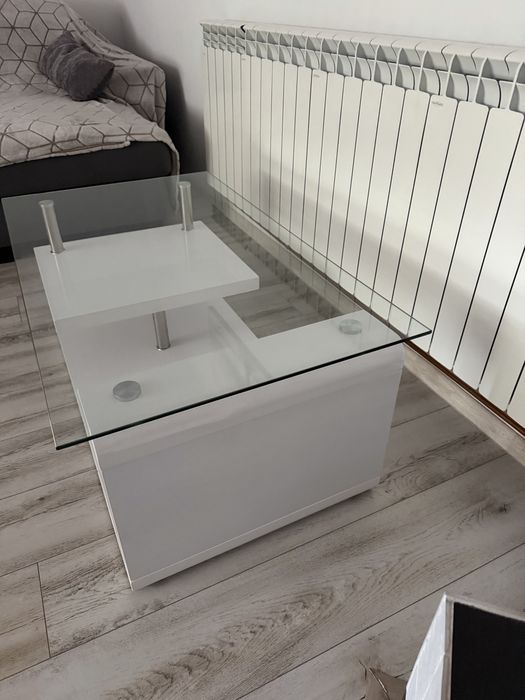 Masuta de cafea cu forma dreptunghiulara si cu raft, blat din sticla, finusaj alb, 110 x 65x 42, MDF si sticla transparenta