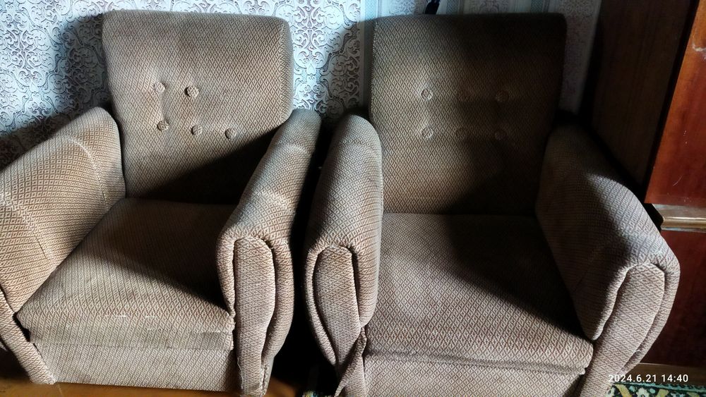 Диван и два кресла продам недорого