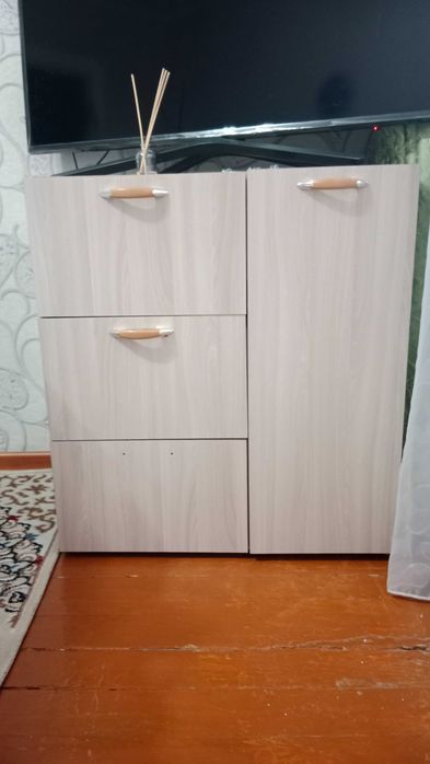 Полированный Стол и шкаф