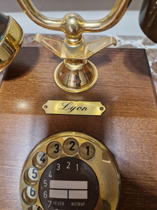 Прекрасен антикварен дървен френски телефон Lyon