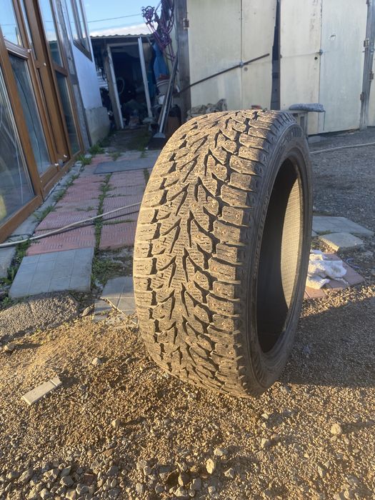 Продам шины шипованые! 235/45/18