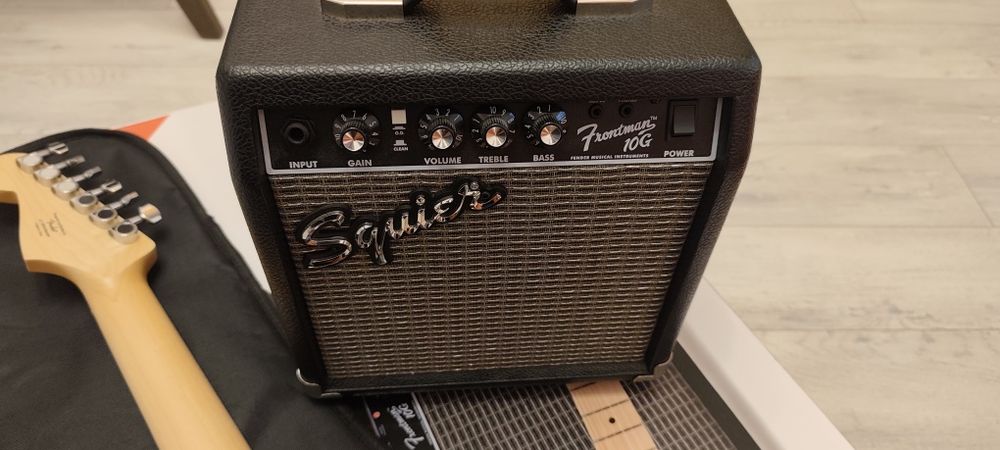 Chitara electrica Fender Squier Sonic Stratocaster Pack - 2-Color Sunburst