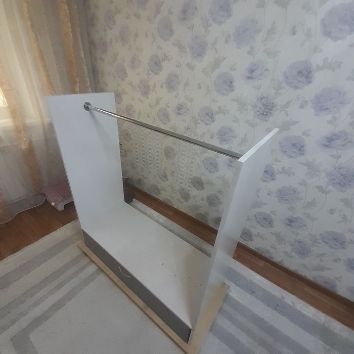 Стильная напольная вешалка с ящиком