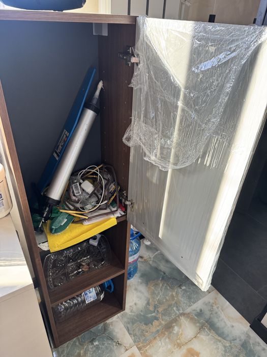 Чисто нов шкаф за баня