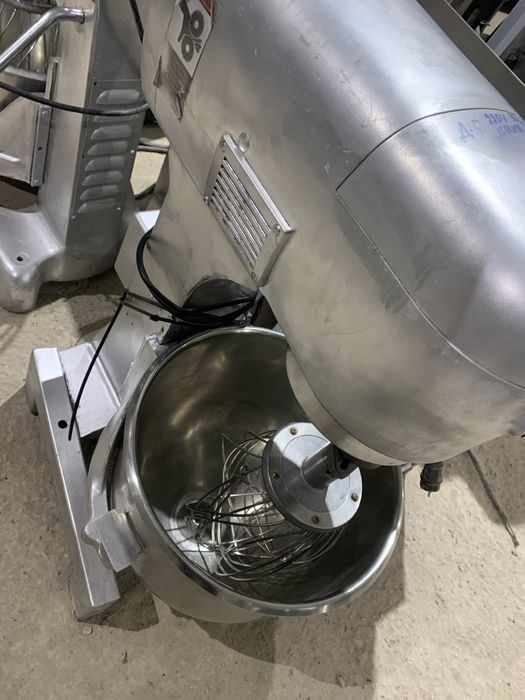 Миксер б/у в отличном состоянии!!!